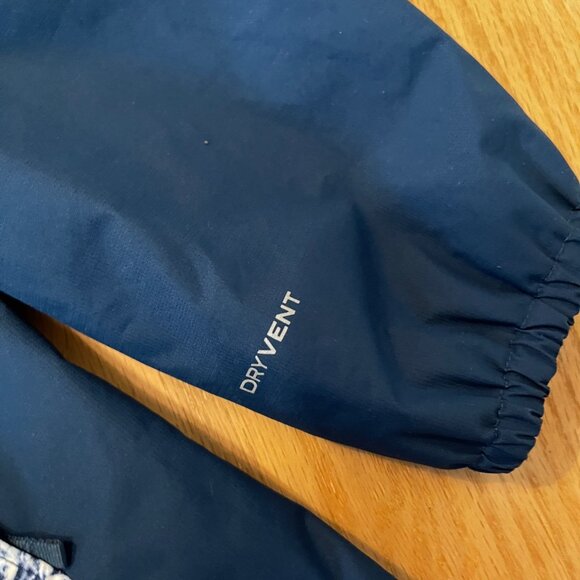 The North Face Girls Rain Jacket - Picture 4 of 7